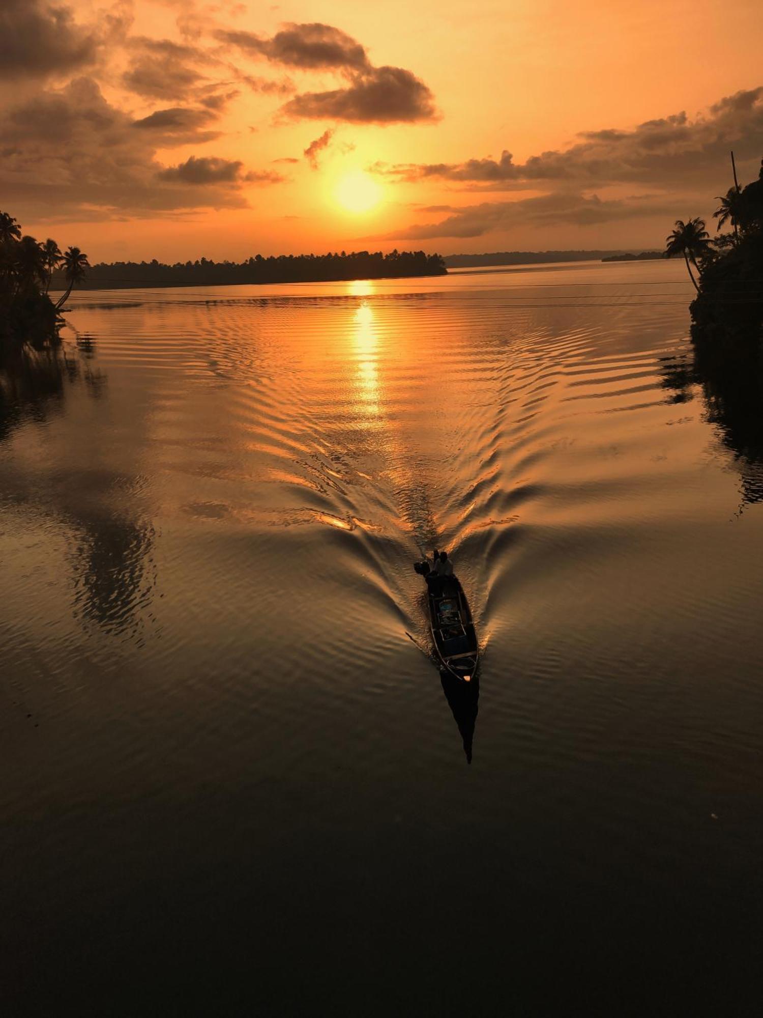 Appartamento Prakruthi Residency Munroeisland Mundrothuruth Esterno foto